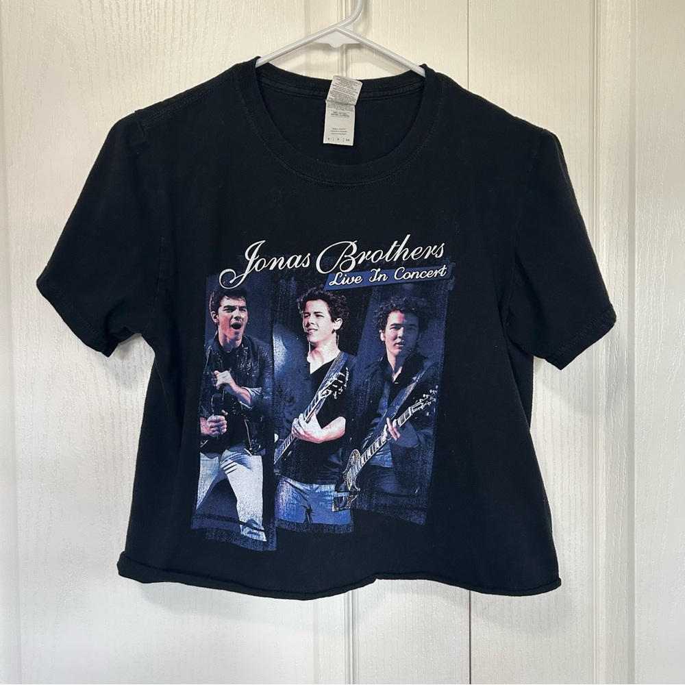 Jonas Brothers Live in Concert Black Shirt Cropped Small